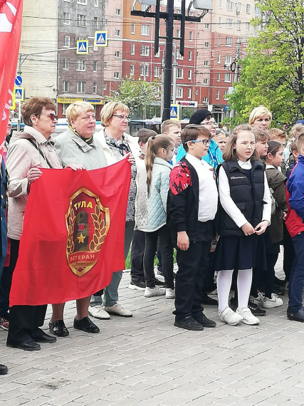 «Пролетарцам – героям слава!».